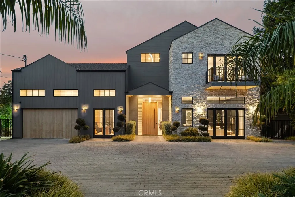 20511 Wells Drive, Woodland Hills, California 91364 home-pic-0